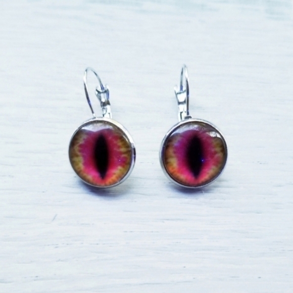 "BUNDLES ONLY" NWOT Crocodile/Cats Eye Earrings - Picture 1 of 7